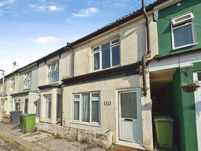 3 bedroom Mid Terrace House for sale