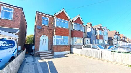 Bexhill Road, 3 bedroom Semi Detached House to rent, &pound;1,425 pcm