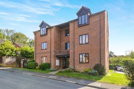 Half Moon Meadow, 1 bedroom Flat to rent, &pound;1,050 pcm