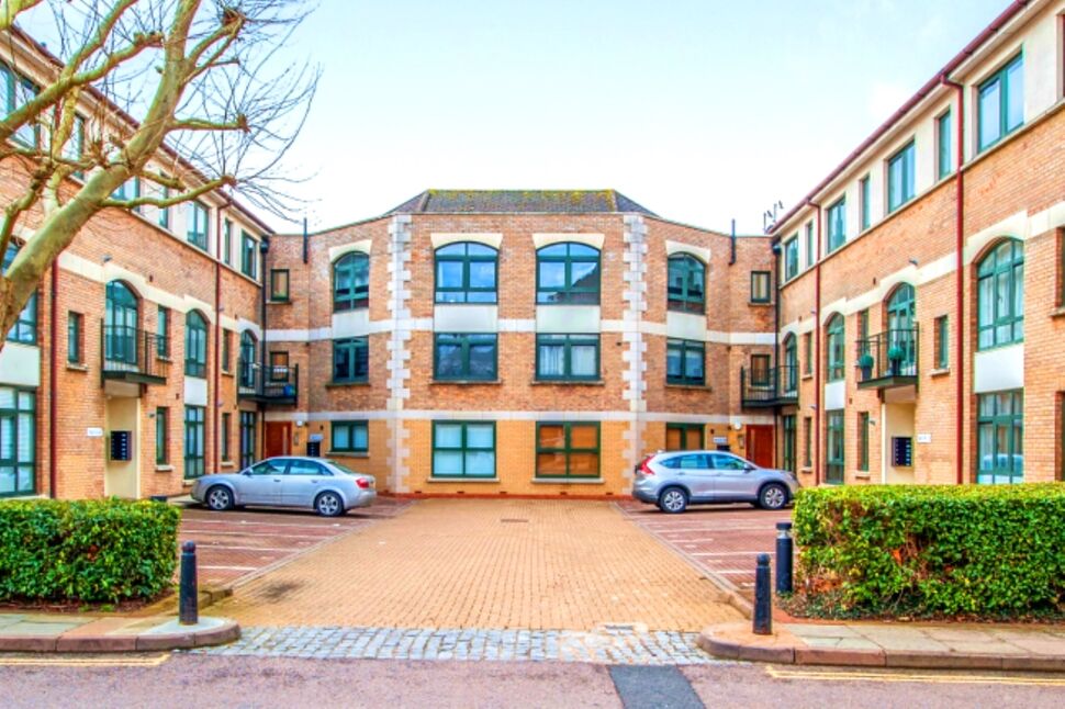Main image of 2 bedroom Flat to rent, Flat 9 Windsor Court, Corner Hall, Hertfordshire, HP3