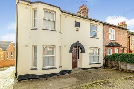 Ebberns Road, 1 bedroom  Flat to rent, £800 pcm
