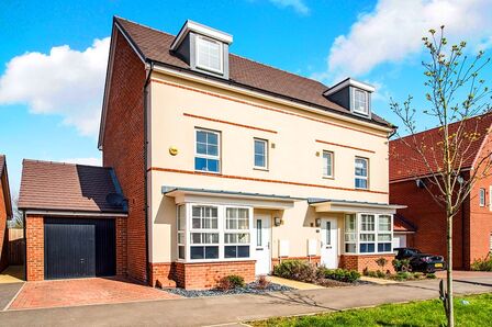 4 bedroom Semi Detached House to rent