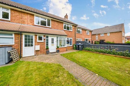 3 bedroom Mid Terrace House to rent