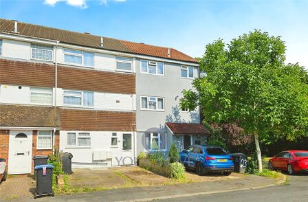 5 bedroom Mid Terrace House for sale