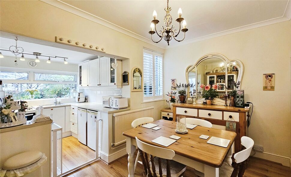 3 bedroom Semi Detached House for sale, Cedar Walk, Cornerhall, Hemel