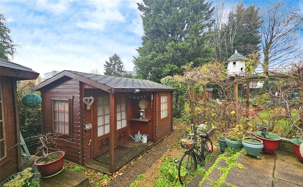 3 bedroom Semi Detached House for sale, Cedar Walk, Cornerhall, Hemel