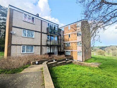 Wood View, 2 bedroom Flat to rent, &pound;1,450 pcm