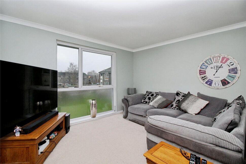 Main image of 2 bedroom Flat for sale, Cuffley Court, Hemel Hempstead, Hertfordshire, HP2
