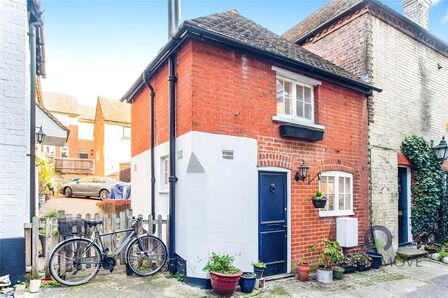 1 bedroom Semi Detached House to rent