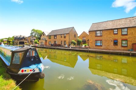 Bridge Street, 2 bedroom  Flat for sale, £275,000