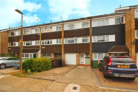 4 bedroom Mid Terrace House for sale
