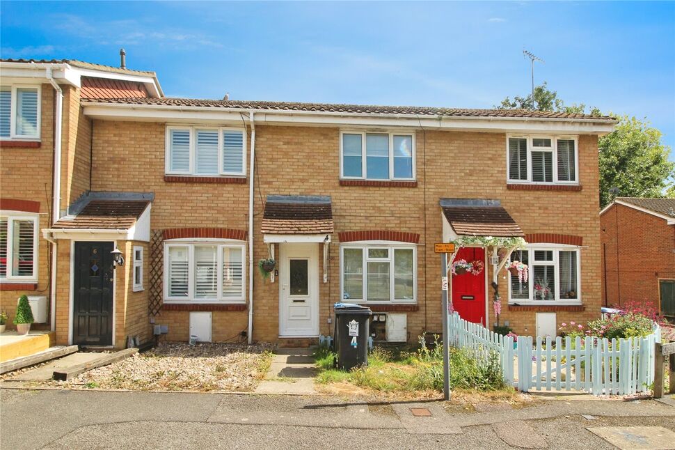 Main image of 2 bedroom Mid Terrace House for sale, Crest Park, Hemel Hempstead, Hertfordshire, HP2
