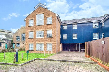 Fourdrinier Way, 2 bedroom Flat to rent, &pound;1,550 pcm