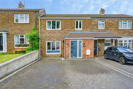 Woolmer Drive, 3 bedroom Mid Terrace House for sale, &pound;475,000