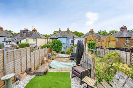 2 bedroom Mid Terrace House for sale