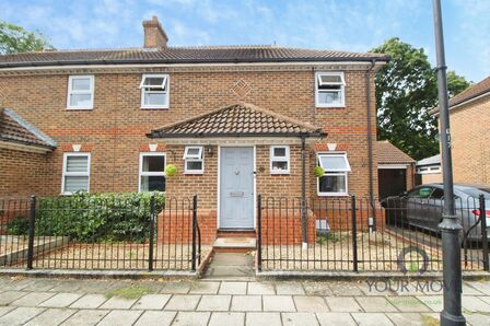 Horton Close, 3 bedroom Semi Detached House to rent, &pound;1,750 pcm