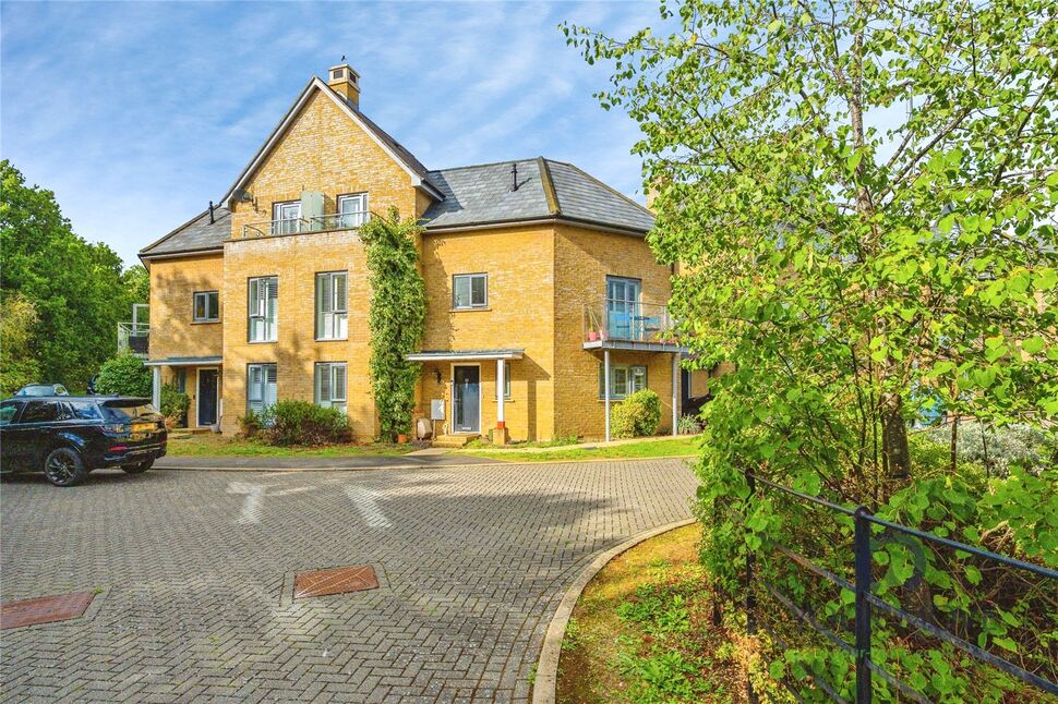 Main image of 4 bedroom Semi Detached House for sale, Kingcup Avenue, Hemel Hempstead, HP2