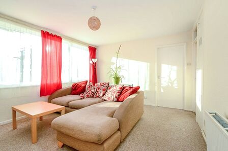 Livingstone Walk, 1 bedroom Flat for sale, &pound;165,000