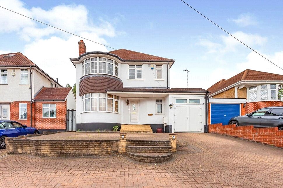 Main image of 4 bedroom Detached House to rent, Courtlands Drive, Watford, Hertfordshire, WD17