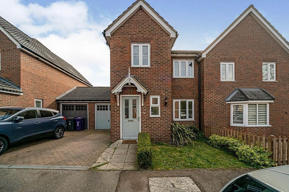 Main image of 3 bedroom Semi Detached House to rent, Hunt Hill Close, Stevenage, Hertfordshire, SG1