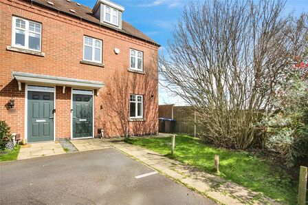 Jubilee Way, 3 bedroom End Terrace House to rent, £1,050 pcm