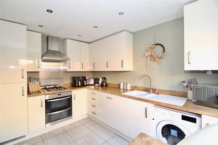 Sansome Drive, 3 bedroom Mid Terrace House for sale, £270,000