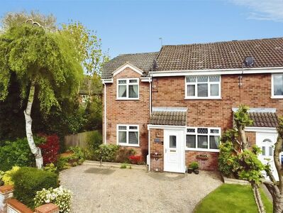 Willow Close, 3 bedroom End Terrace House for sale, &pound;270,000