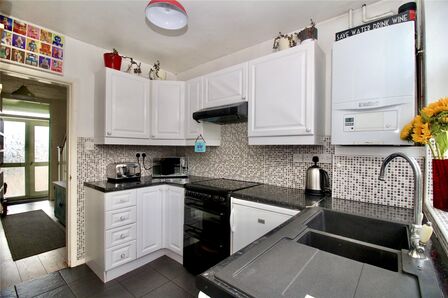 London Road, 3 bedroom Semi Detached House for sale, £230,000