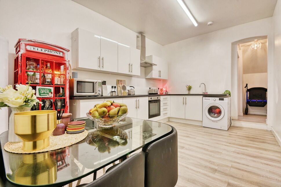 2 bedroom End Terrace House for sale, Castle Street, Hinckley, LE10 £