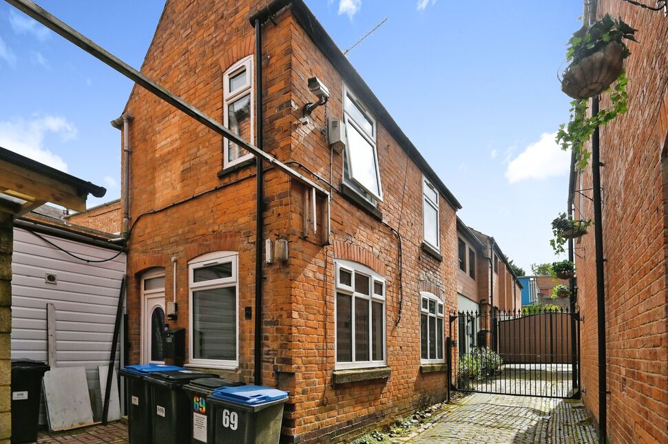 2 bedroom End Terrace House for sale, Castle Street, Hinckley, LE10 £