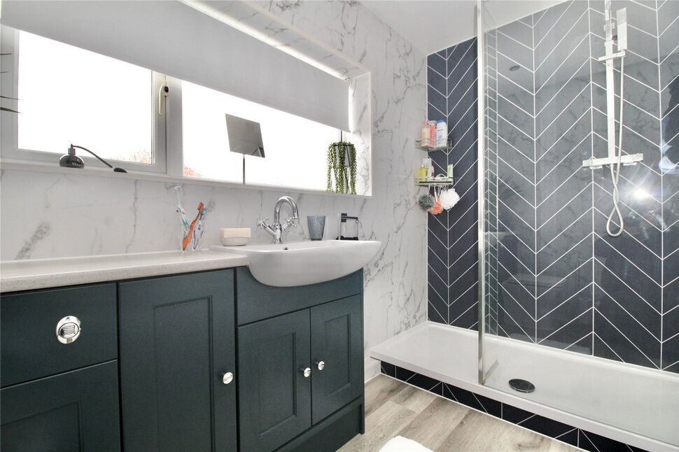 5 bedroom Detached House for sale, Outlands Drive, Hinckley, LE10 £