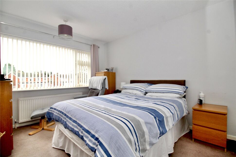 5 bedroom Detached House for sale, Outlands Drive, Hinckley, LE10 £