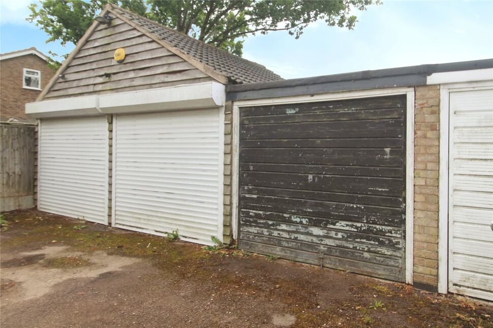 Garage En-Bloc To Rear