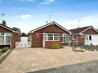 Roston Drive, 2 bedroom Detached Bungalow to rent, &pound;1,200 pcm