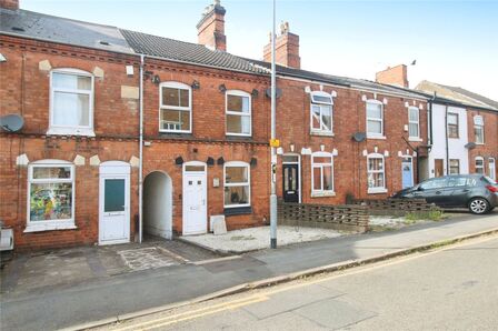 2 bedroom Mid Terrace House for sale