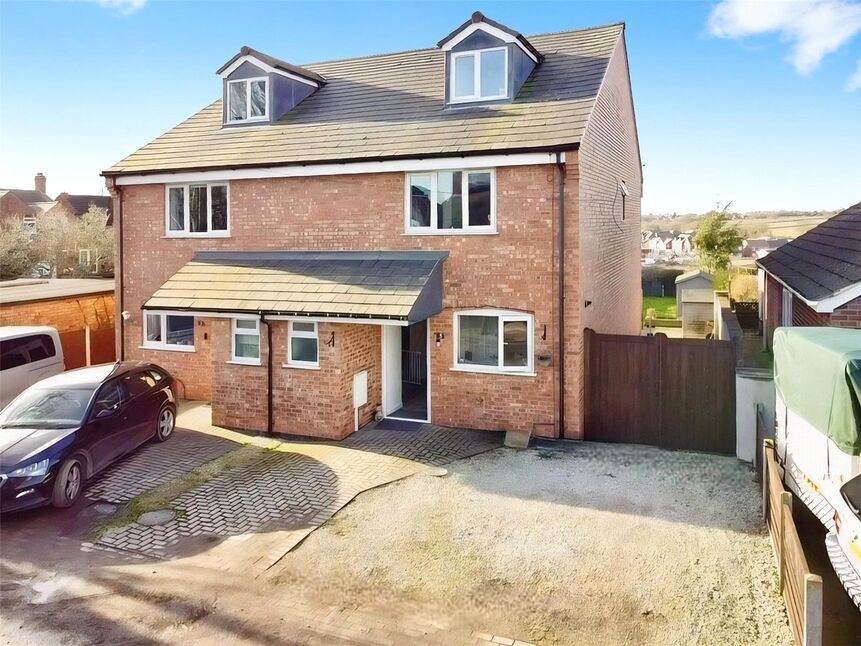 3 bedroom Semi Detached House for sale