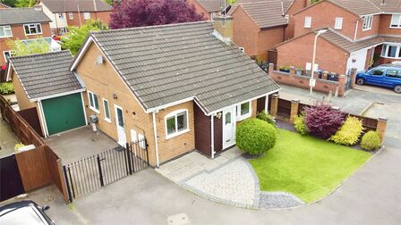 Lovetts Close, 2 bedroom Detached Bungalow for sale, £300,000