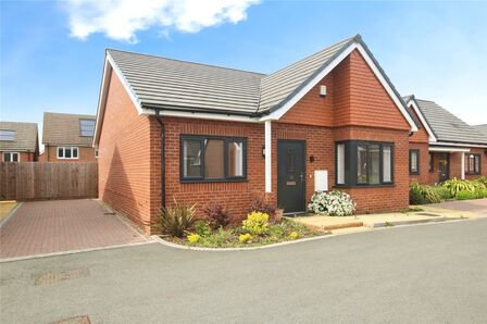 Elizabeth Coxhead Gardens, 2 bedroom Detached Bungalow for sale, £350,000