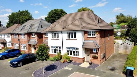 Ferry Pickering Close, 3 bedroom Semi Detached House to rent, £1,300 pcm