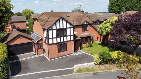 Lee Close, 4 bedroom Detached House for sale, £600,000