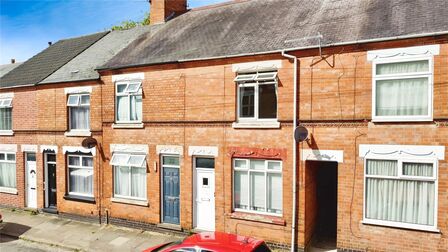 3 bedroom Mid Terrace House for sale