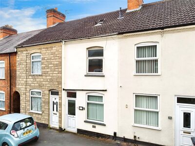 3 bedroom Mid Terrace House for sale