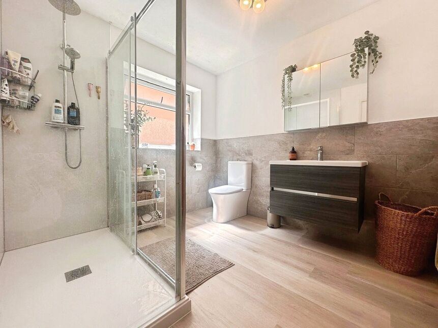 En-Suite Bathroom