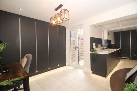 2 bedroom Mid Terrace House for sale