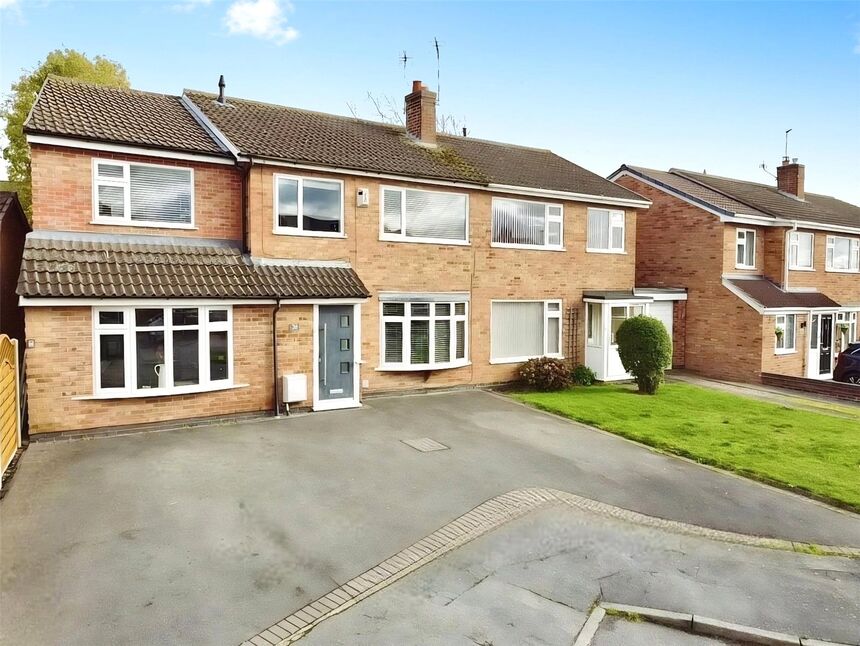 Main image of 4 bedroom Semi Detached House for sale, Bearsden Crescent, Hinckley, Leicestershire, LE10