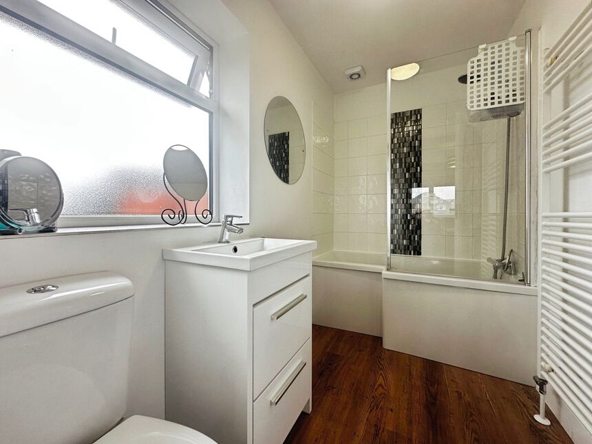 En-Suite Bathroom