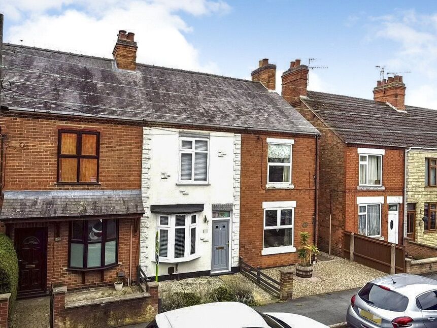 2 bedroom Mid Terrace House for sale