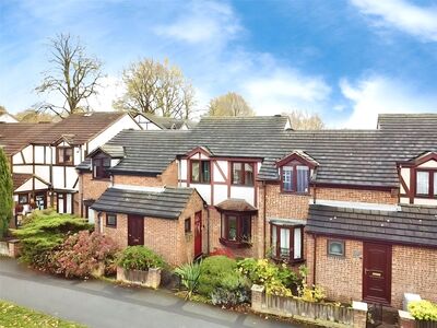 3 bedroom Mid Terrace House for sale