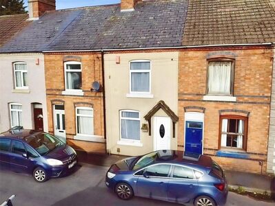 3 bedroom Mid Terrace House for sale