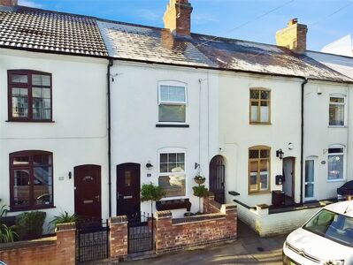 2 bedroom Mid Terrace House for sale